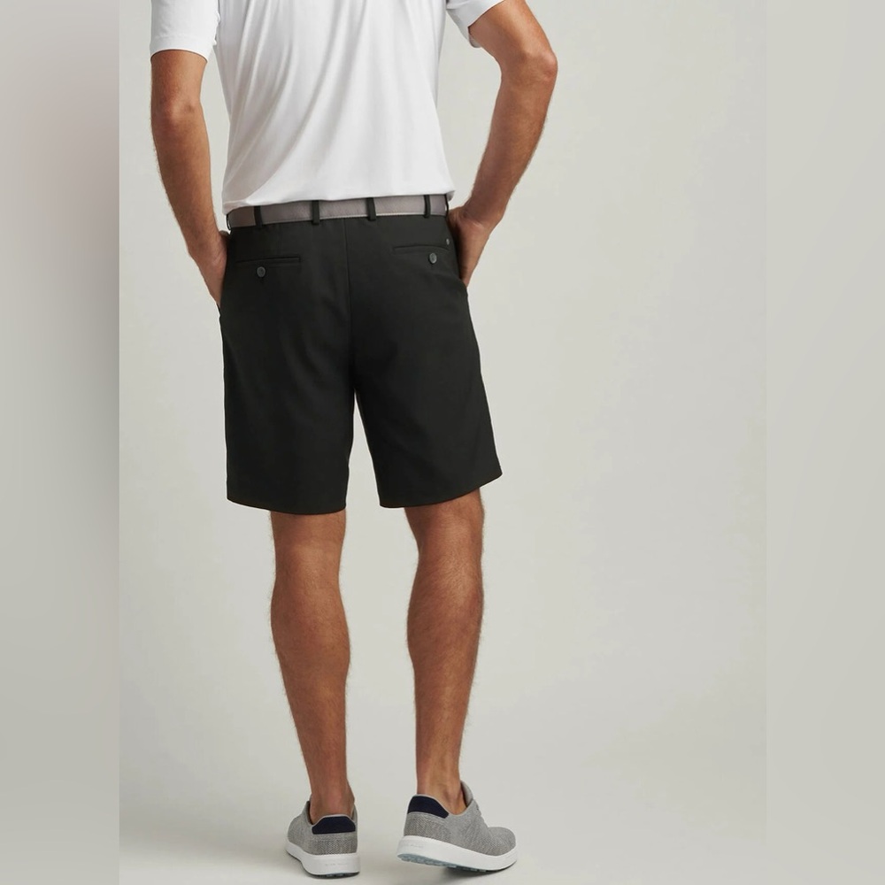 Peter Millar Crown Sport 9" Golf Performance Shorts in Black, size 34
